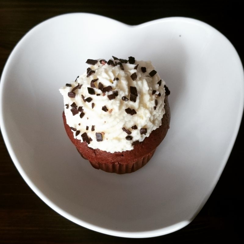 Muffiny czekoladowe z kremem śmietanowym Muffiny czekoladowe z kremem śmietanowym