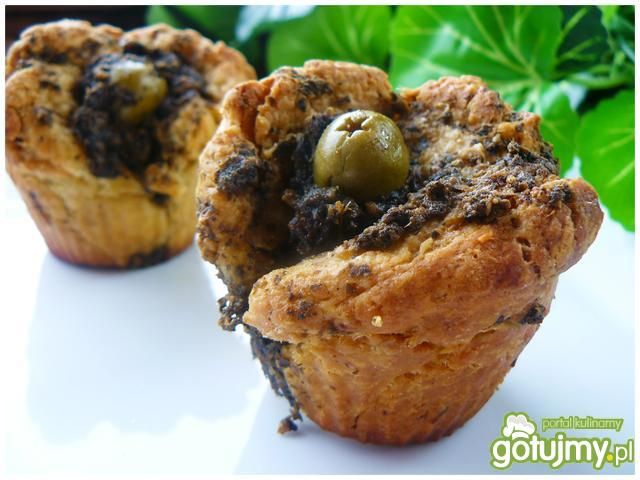 Muffiny drożdżowe z pesto Muffiny drożdżowe z pesto