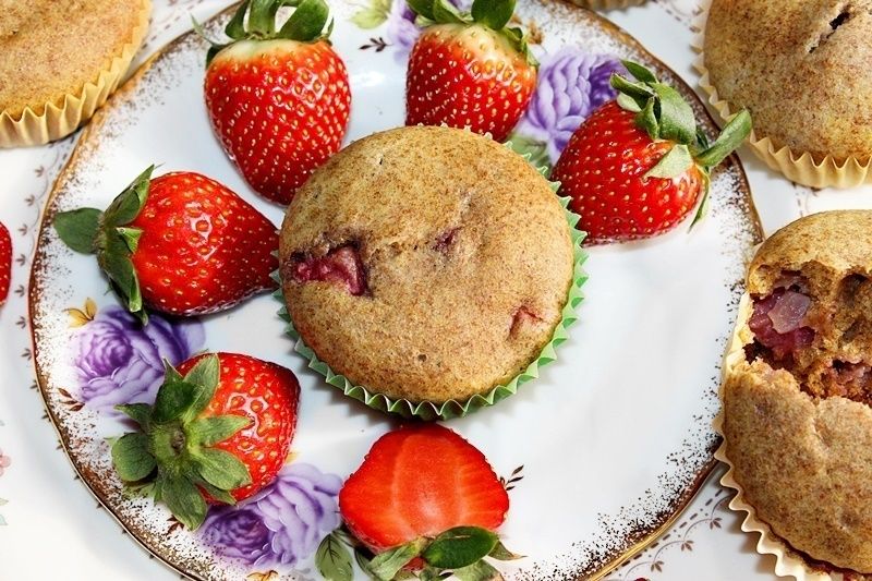 Muffiny grahamki z truskawkami