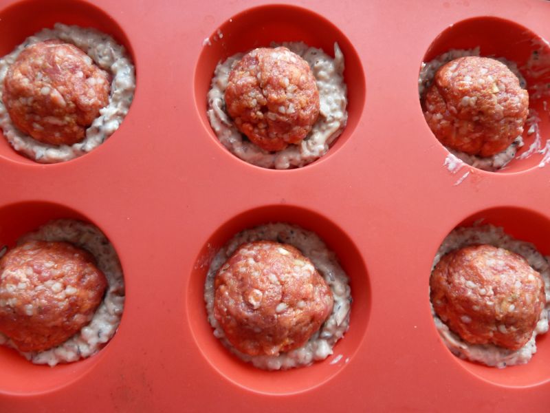 Muffiny jęczmienne z wołowym klopskiem i sosem