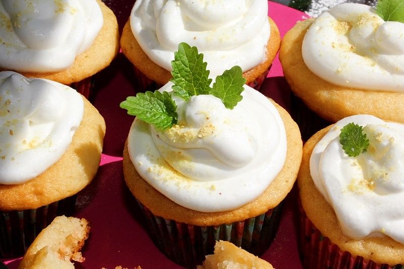 Muffiny jogurtowe z melisą