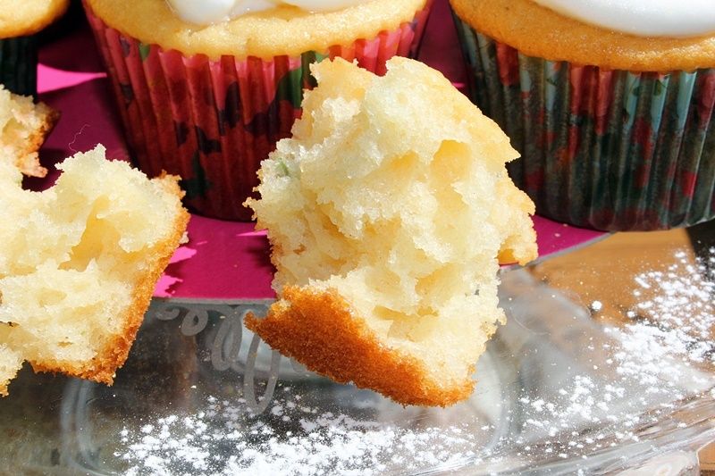 Muffiny jogurtowe z melisą