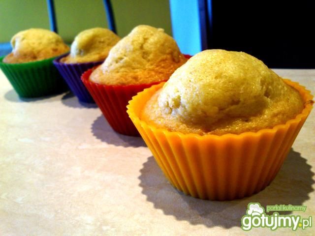 Muffiny jogurtowe z polewą bananową Muffiny jogurtowe z polewą bananową