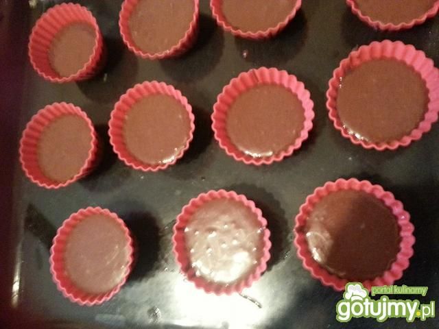 Muffiny kakaowe z truskawkami
