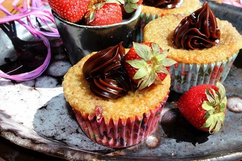 Muffiny migdałowe z truskawkami Muffiny migdałowe z truskawkami