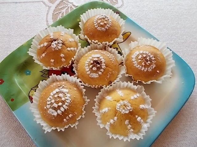 Muffiny nadziewane masłem orzechowym