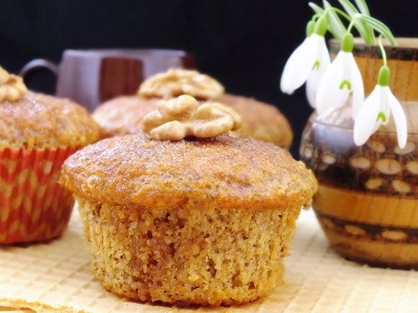 Muffiny orzechowe  z polewą cynamonową