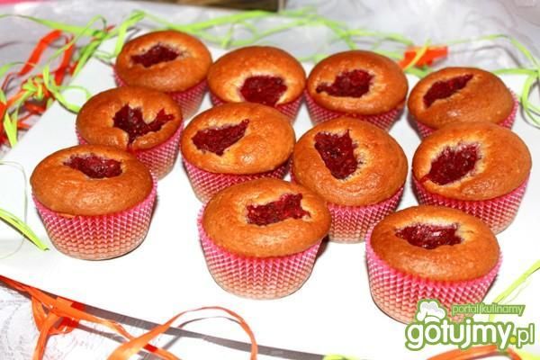 Muffiny orzechowo malinowe Muffiny orzechowo malinowe