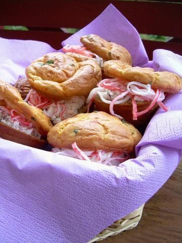 Muffiny śmietankowe z twarożkiem surimi Muffiny śmietankowe z twarożkiem surimi