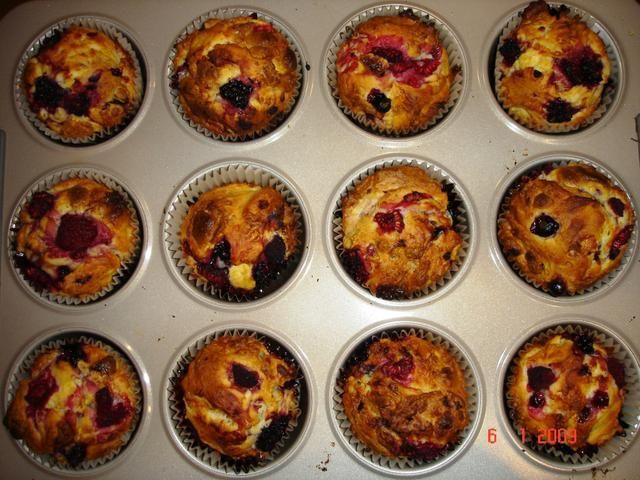 Muffiny z białą czekoladą i owocami