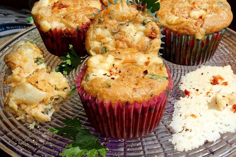 Muffiny z cebulą i serem korycińskim