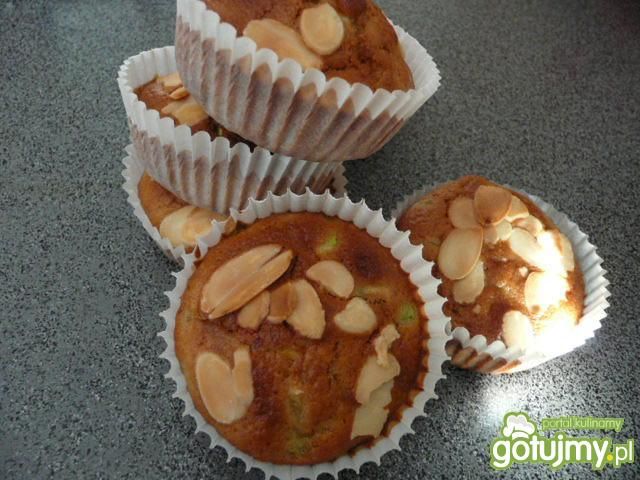 Muffiny z cukinią i migdałami Muffiny z cukinią i migdałami