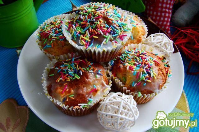 Muffiny z jabłkiem i posypką 