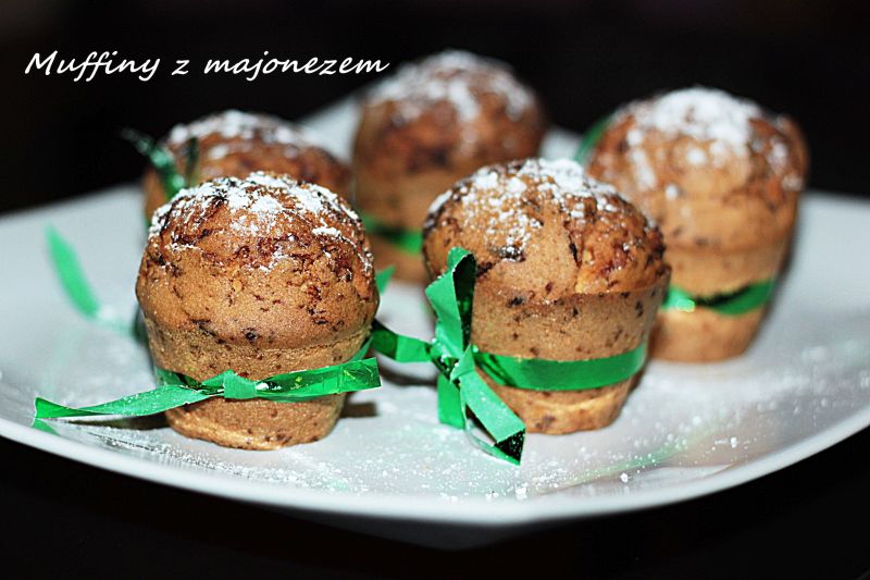 Muffiny z majonezem i tartą czekoladą Muffiny z majonezem i tartą czekoladą