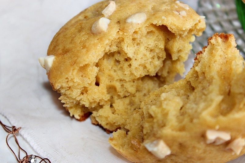 Muffiny z masłem orzechowym i solonymi orzeszkami