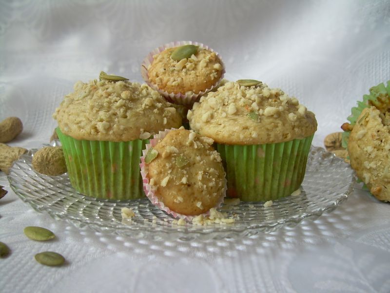 Muffiny z masłem orzechowym, orzeszkami i pestkami Muffiny z masłem orzechowym, orzeszkami i pestkami