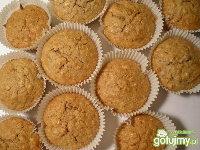 Muffiny z płatkami owsianymi i miodem Muffiny z płatkami owsianymi i miodem