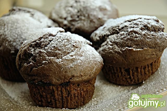 Muffiny z powidłami śliwkowymi i kakao