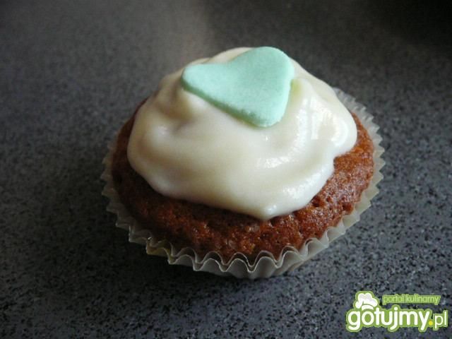 Muffiny z pyszną białą chmurką Muffiny z pyszną białą chmurką