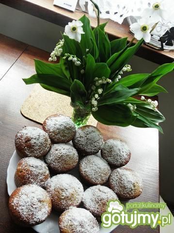 Muffiny z rabarbarem.