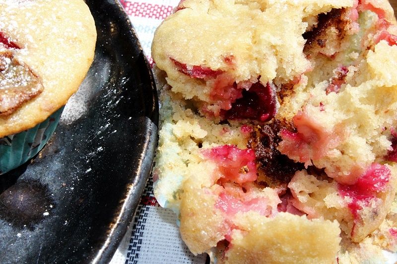 Muffiny z truskawkami, czereśniami i czekoladą