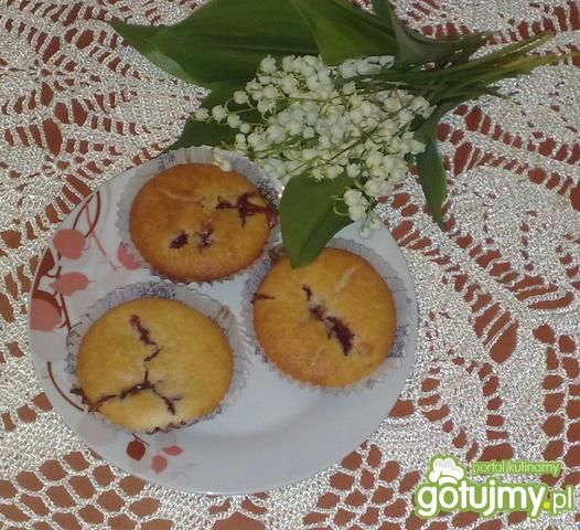 Muffiny z wiśniami Muffiny z wiśniami