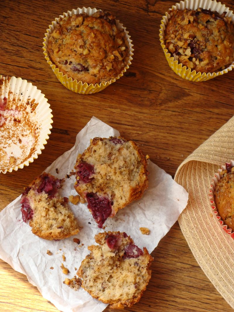 Muffiny  z wiśniami i krokantem Muffiny  z wiśniami i krokantem