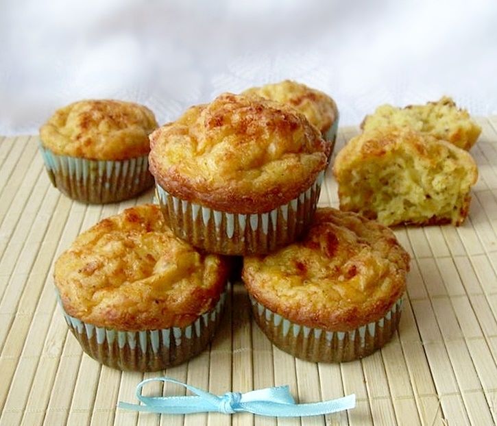 Muffiny z żółtym serem