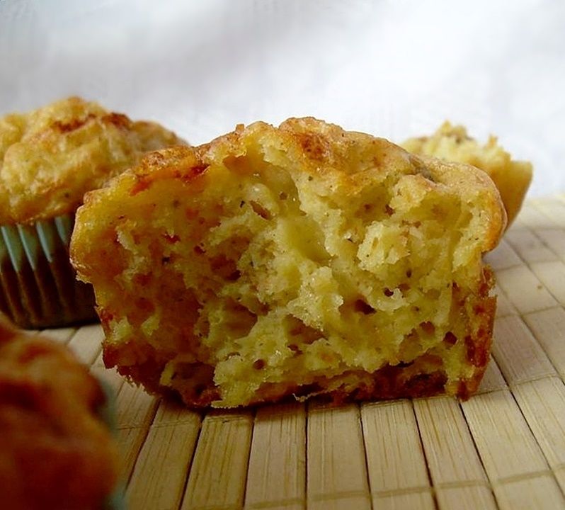 Muffiny z żółtym serem