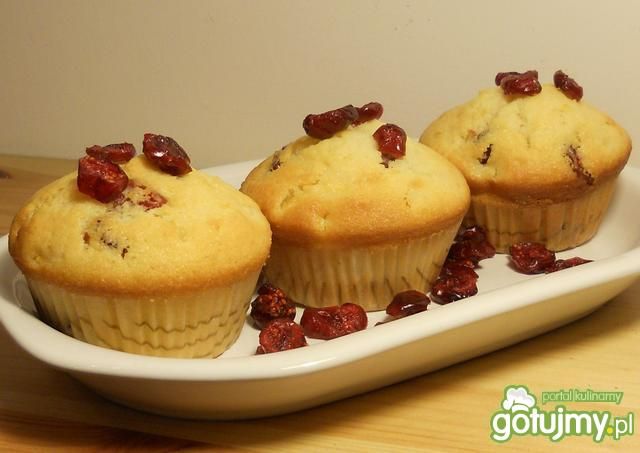 Muffiny z żurawiną i brzoskwinią Muffiny z żurawiną i brzoskwinią