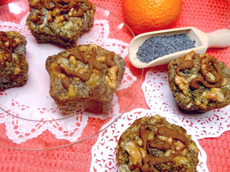 Mufinki z makiem i orzechami Mufinki z makiem i orzechami