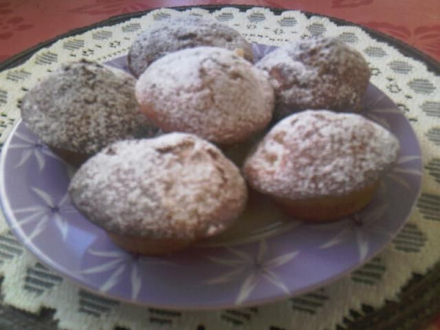 Mufinki z rodzynkami i jabłkiem dla Damy Mufinki z rodzynkami i jabłkiem dla Damy