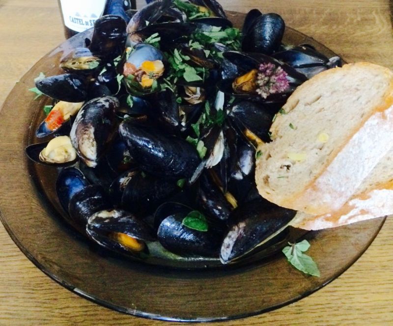 Mule w białym winie