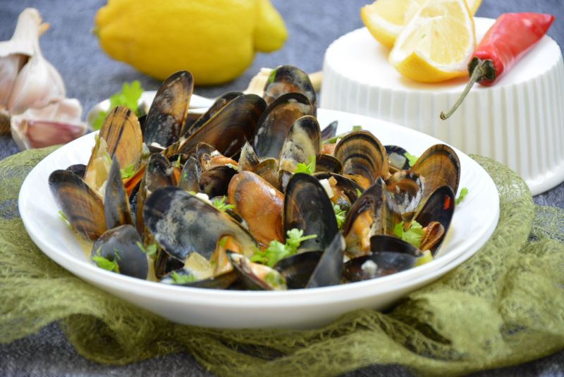 Mule w sosie winno-maślanym Mule w sosie winno-maślanym