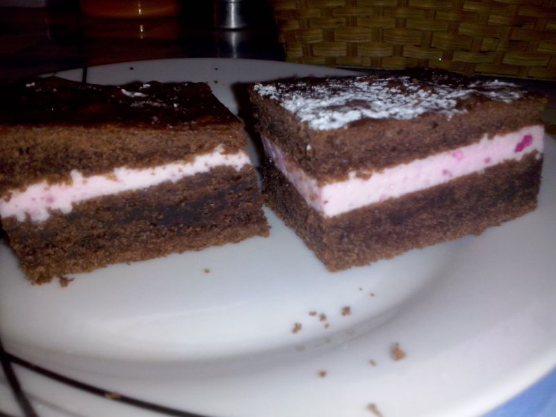 Murzynek przełożony pianką