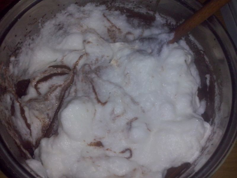 Murzynek przełożony pianką