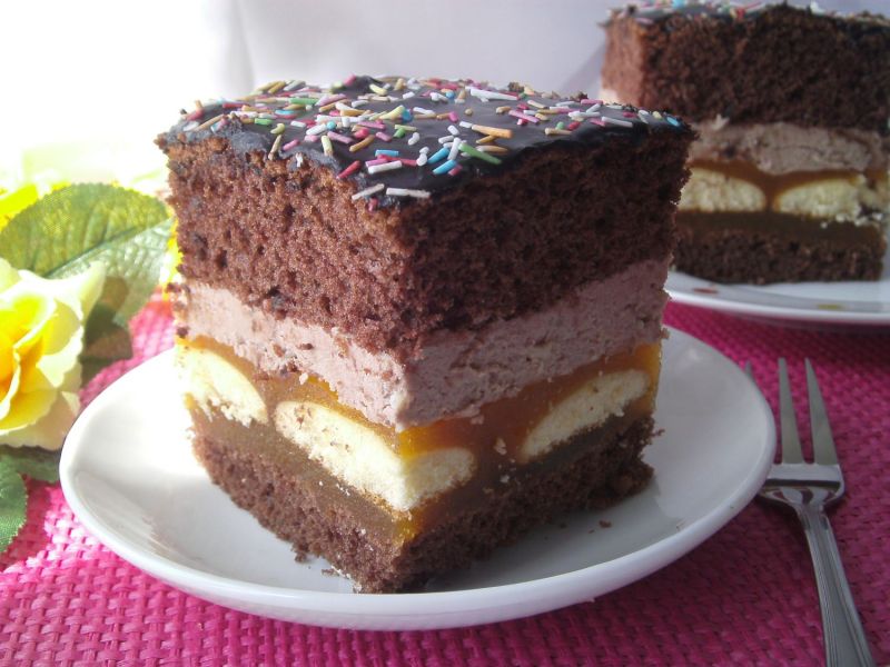 Murzynek z musem brzoskwiniowym