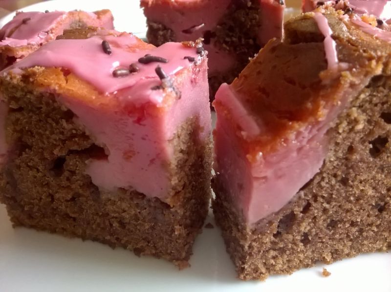 Murzynek z serkiem truskawkowym