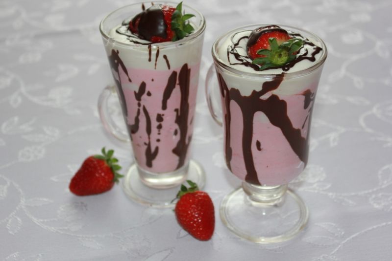 Mus czekoladowo-truskawkowy  Mus czekoladowo-truskawkowy