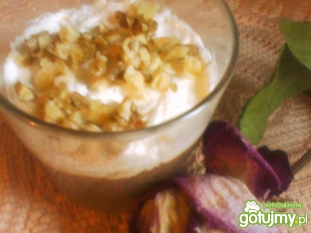 Mus czekoladowy z bitą śmietaną :))