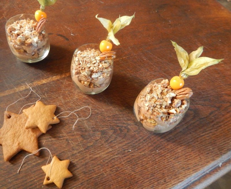 Mus czekoladowy z piernikiem i pekanami.