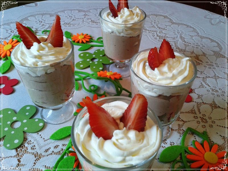 Mus czekoladowy z truskawkami 