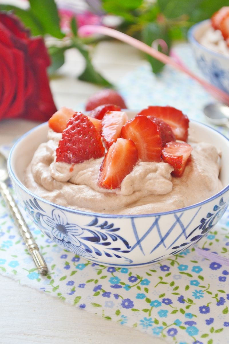 Mus czekoladowy z truskawkami Mus czekoladowy z truskawkami