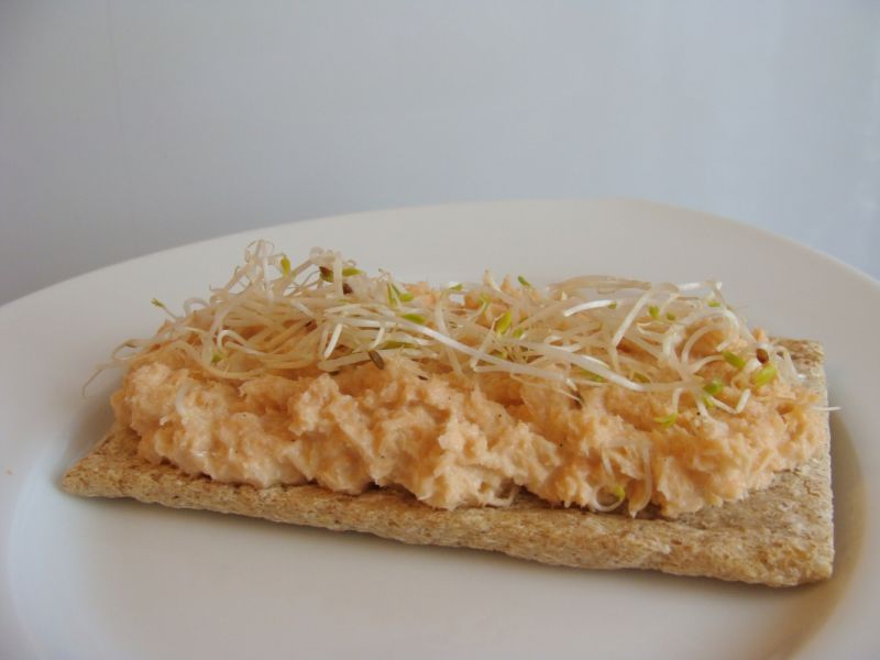 Mus łososiowy z kiełkami 