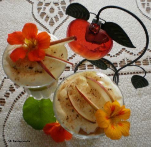 Mus szarlotkowy na serowo :