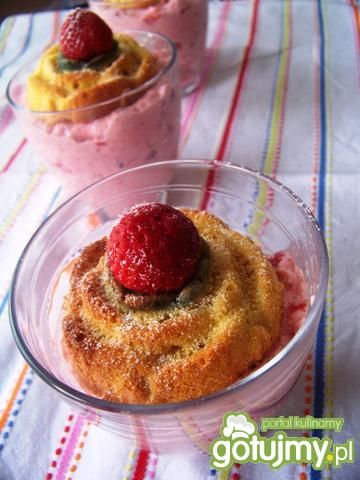 mus truskawkowo-malinowy z mufiinką mus truskawkowo-malinowy z mufiinką