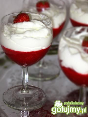 Mus truskawkowy pod pierzynką