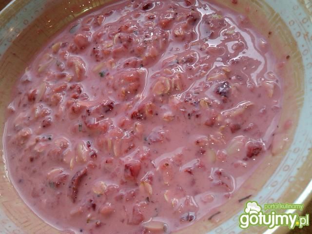 Mus z truskawek z migdałami i płatkami