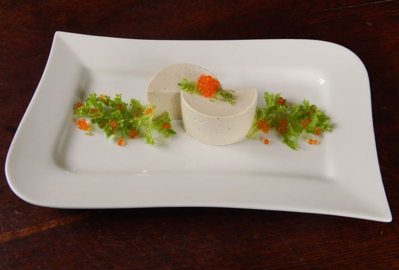 Mus z wędzonej makreli z kawiorem