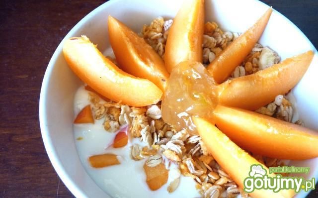 Musli śniadaniowe z nektarynką Musli śniadaniowe z nektarynką